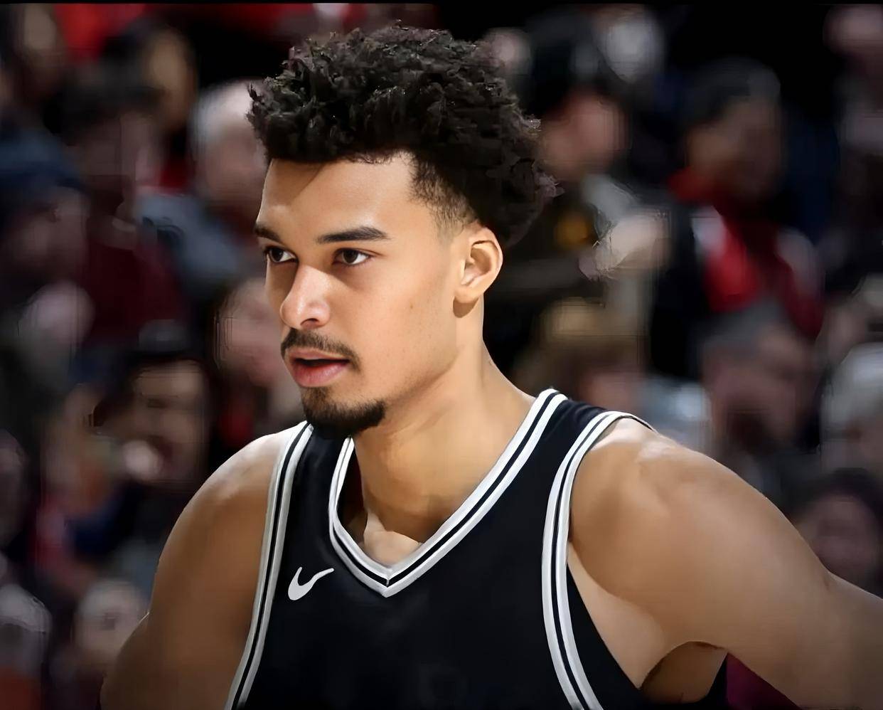 关于圣安东尼奥马刺训练开放日，今晨外线爆发引欢呼，NBA季后赛在即，数据趋势出现新变化的信息